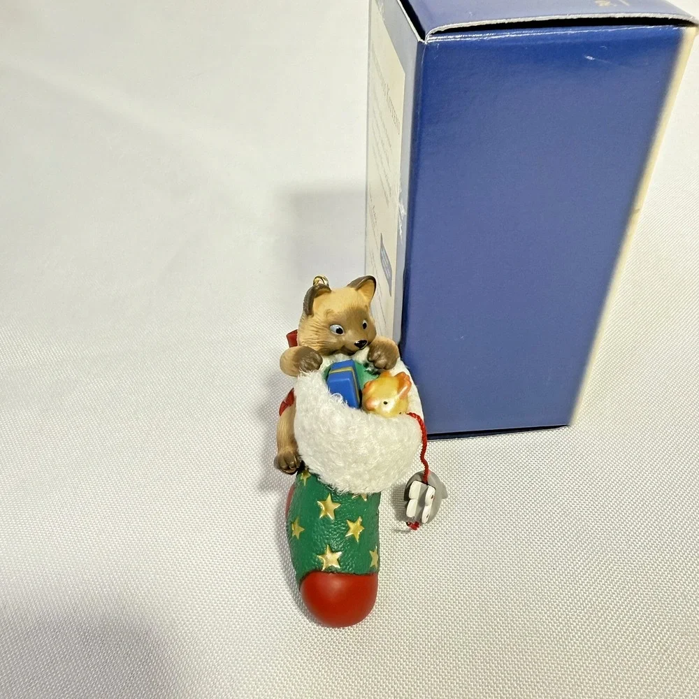 Hallmark Mischievous Kittens 5th In Series Ornament‎ 2003 Brown Kitten Stocking